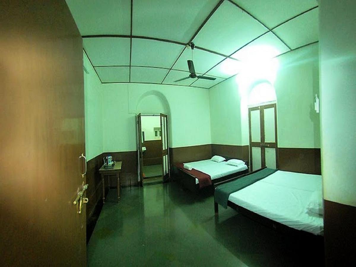 Cecil Hotel Matheran Exterior photo